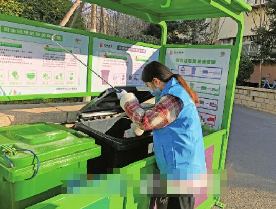 济南垃圾分类催生新职业：督桶员！月薪2000＋，有大学生入职